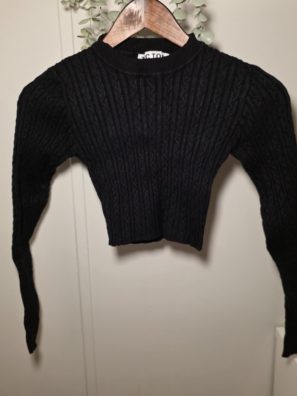 C. Toi Black Cable-Knit Long Sleeve Crop Tee